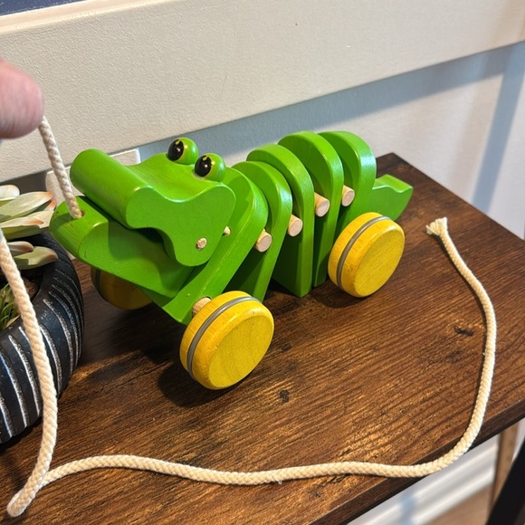 Wood Dancing Alligator Pull String Plan Toy Clanking Learn Animal Friend Toddler - Picture 3 of 6